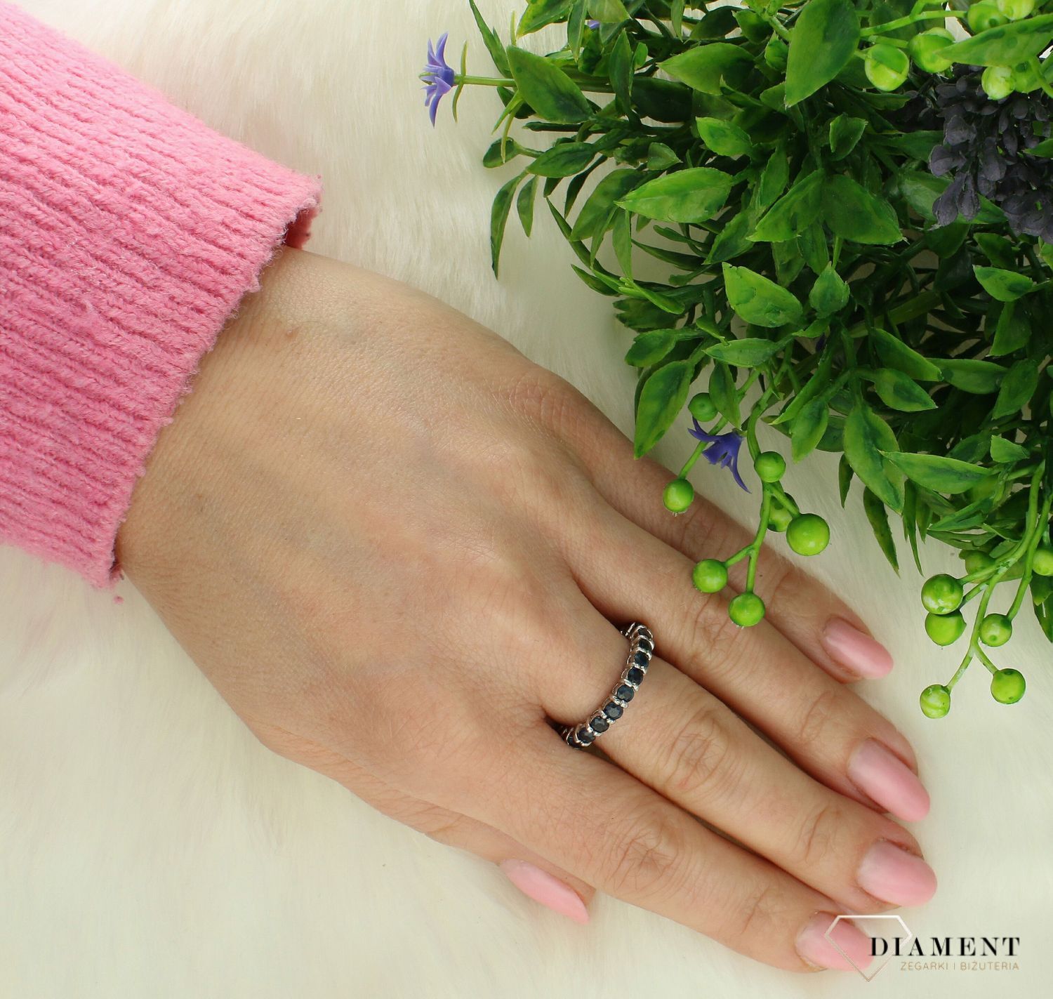 Srebrny pierścionek damski 925 obrączka z szafirem rozmiar 12 PM 1074  szafir. Srebrny pierścionek damski. Pierścionek srebrny damski z w formie obrączki. Pierścionek srebrny z szafirem. Srebrny pierścionek damski na prezent (1).jpg